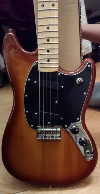 Guitare électrique neuve Fender Mustang Sienna Sunburst
