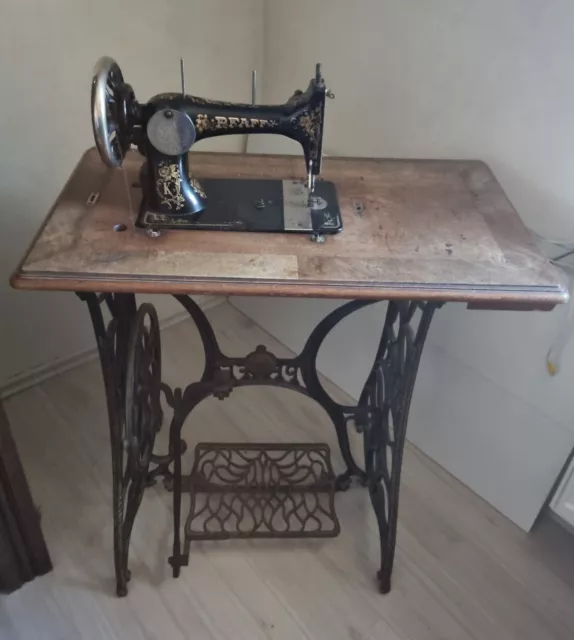 Pfaff Nähmaschine antik, fest im Tsch eingebaut, gebraucht, mit Abdeckung