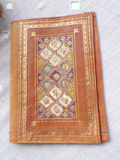 Couvre-Livre Liseuse  en cuir avec motifs or 22 carats  ( ref 30 )