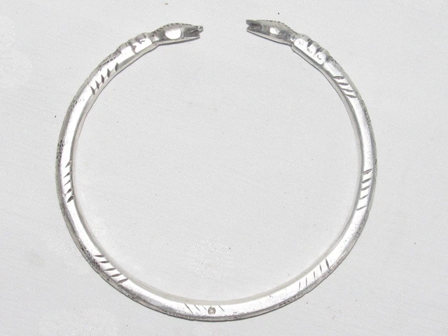 Bracelet Manchette En Argent Massif D'Afrique Du Nord - Motifs Filigrane Et Calligraphie, Occasion