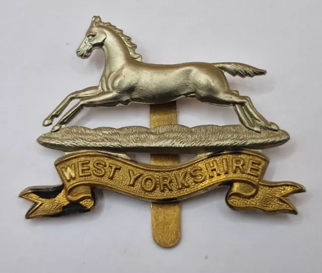 WW2 British Army West Yorkshire Regiment Bi-Metal Cap Badge J R Gaunt