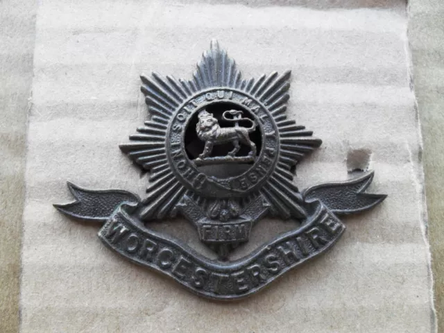 Worcestershire Regiment Officers Bronze OSD Cap Badge.