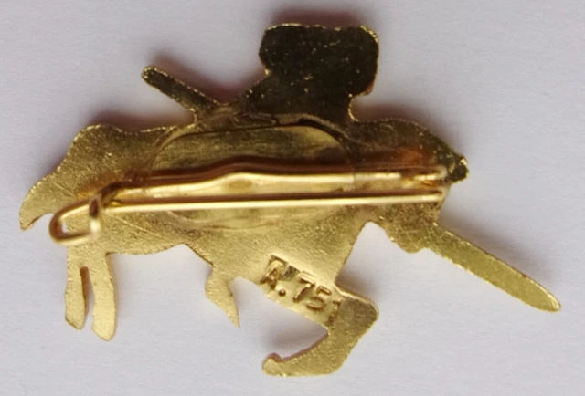 insigne d'étiquette de logo de club de chasse dessiné à la main 7355715