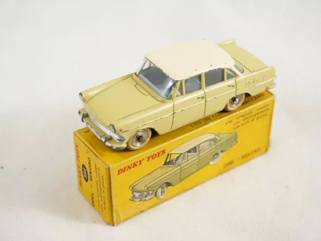Dinky Toys F n° 554 Opel Rekord en boite 1/43