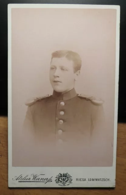 Soldat Offizier in Uniform mit Epauletten / CDV F. W. Werner Riesa Lommatzsch