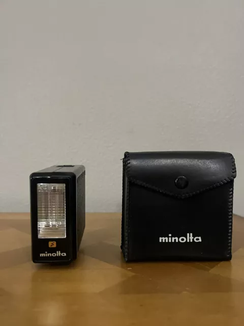 MINOLTA ELECTROFLASH•2 With MINOLTA LEATHER FLASH POUCH Battery Operated Japan