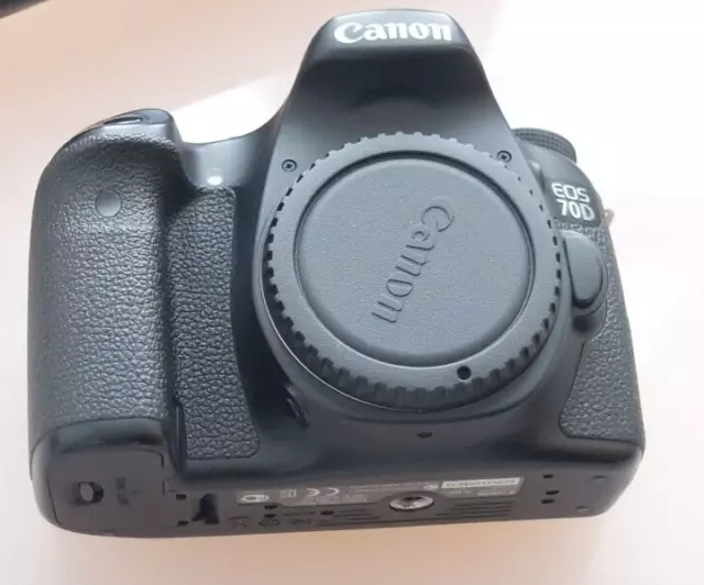 Canon EOS 70D 20.2 MP DSLR  (Nur Gehäuse) Ausl 32626 vom Händler...#