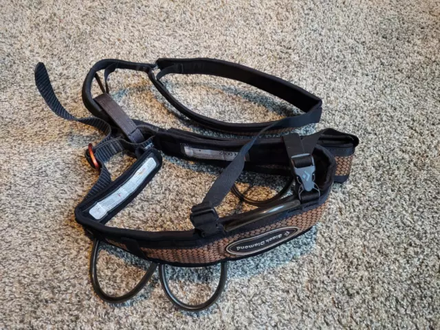 Black Diamond Climbing Harness Size M, Great Condition, Looks Unused.