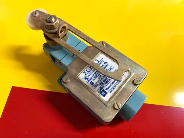 TELEMECANIQUE XCK-L1 Limit Switch ZCK-L1 Roller A300 Heavy Duty