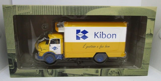 Camion Mercedes-Benz L1113 de 1968 transport de pots de