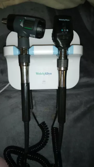 medical ear and nose checker Welch allyn wall mount