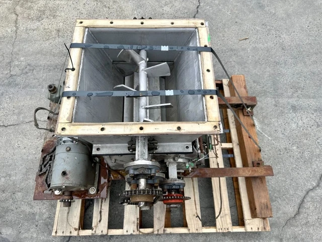ITEM 2563: 16” x 15” INLET WYSSMONT ROTOSCOOP FEEDER WITH LUMPBREAKER, STAINLESS