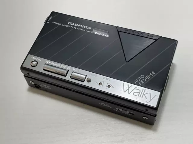 maintenance fini magnifique Lecteur de cassettes portable Toshiba Walky KT-AS10