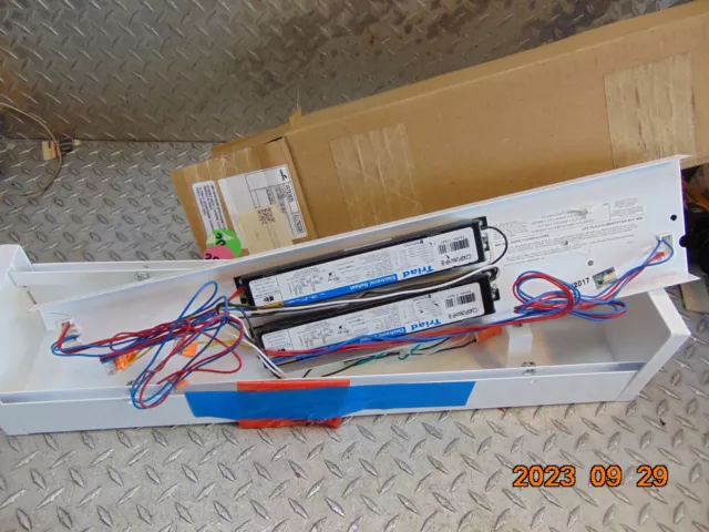 1 NEW Universal 17824  C240PUNVHP-B  Electronic compact fluorescent ballast