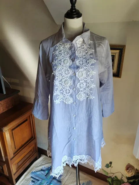 camicia oversize righe ricami azzurra bianca stile positano