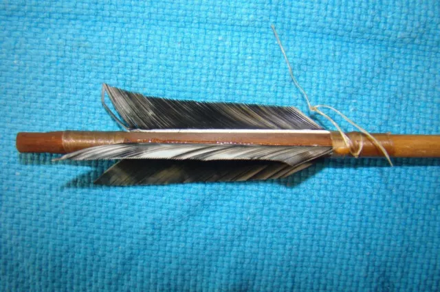 1 One Handmade Navajo 25 Inch Arrow W/ Turkey Feathers & Stone Chipped Arrowhead