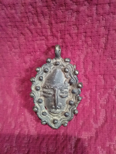 Pendentif Ancien Bronze De Vienne - Enfant Bébé Noir - Breloque Vintage Vers 1900 - Métal Alliage