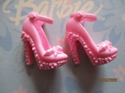 Poupee Barbie / Paire De Chaussures : Bottes, Escarpins ....... (588)