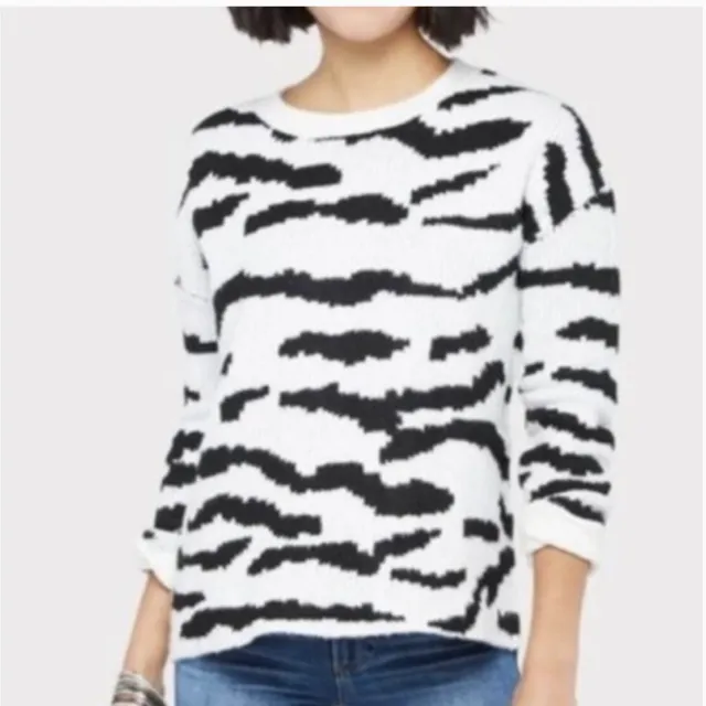 John + Jenn Abstract Zebra Pullover Medium Black & White Cozy Knit