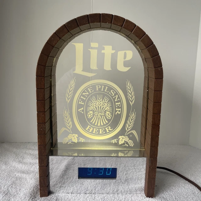 VINTAGE MILLER LITE Beer Digital Lighted Clock A Fine Pilsner Beer