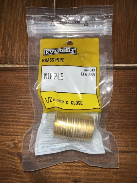 EVERBILT Brass Nipple 1/2 " x 1-1/8"  MIP X Close LFA-835 764 643