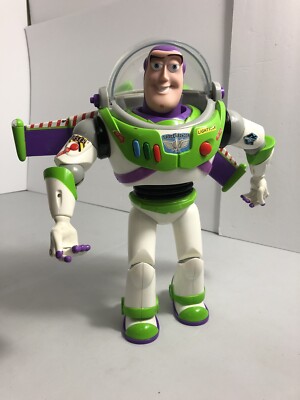 buzz lightyear bonnie on foot