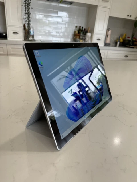 Surface pro 7 - i5 10th gen 256GB SSD 8GB RAM Tablet Excellent Working