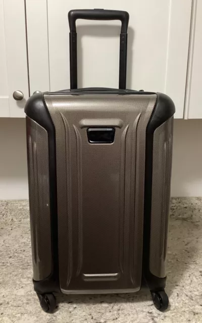 Tumi vapor store international carry on