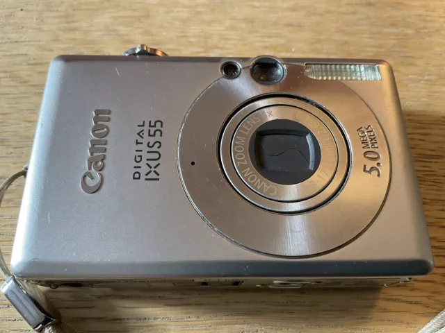 Canon PowerShot SD450 IXUS 55 5MP Compact Digital Camera + SD + Case + Charger