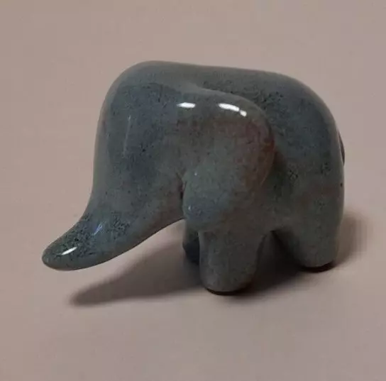 Keramik Majolika wohl Karlsruhe kl. Elefant am Boden signiert H ähnlich Bosse