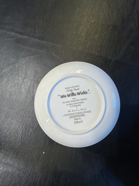 Danbury Mint - SHIRLEY TEMPLE Collector Plate - "Wee Willie Winkie" 3