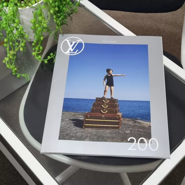 Louis Vuitton THE BOOK #14 Brochure magazine Coffee TABLE BOOK