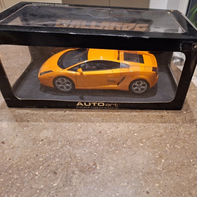 Autoart 1/18 Scale 81357 - 2013 Lamborghini Gallardo GT3 FL2