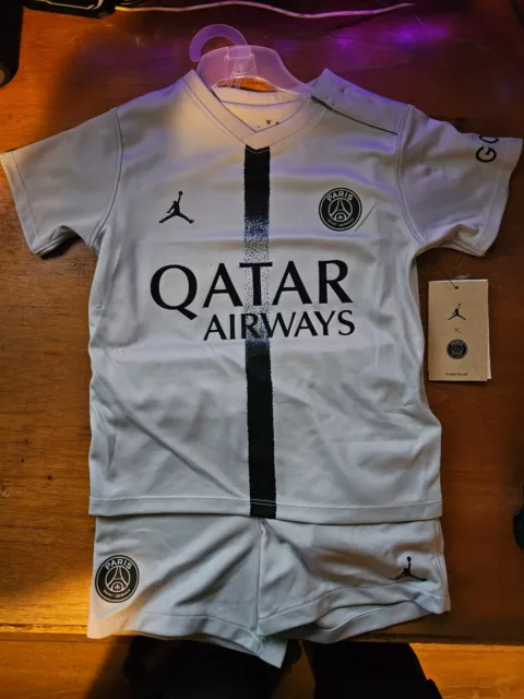 PSG Paris Saint Germain Kindertrikot mit Hose Unisex 24-36 MOS/ 90-95 CM