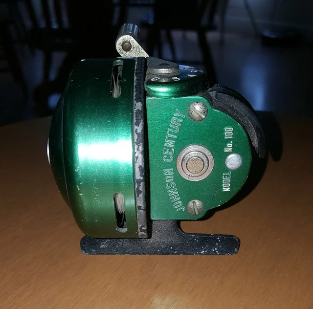 VINTAGE JOHNSON CENTURY model #100 fishing reel. $15.99