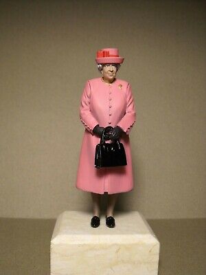 Figurine 1/18  Reine  Elizabeth  Vroom  Not Peint  For  Autoart  Minichamps
