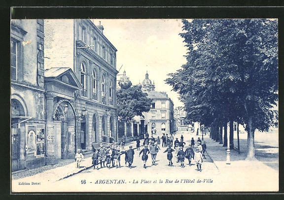 CPA Argentan, La Place et la Rue de l´Hotel de-Ville