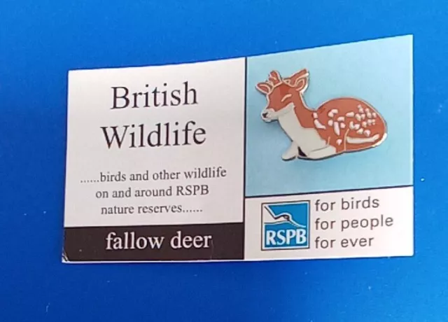 RSPB Pin Badge Fallow deer on British Wildlife fbfpfe card.