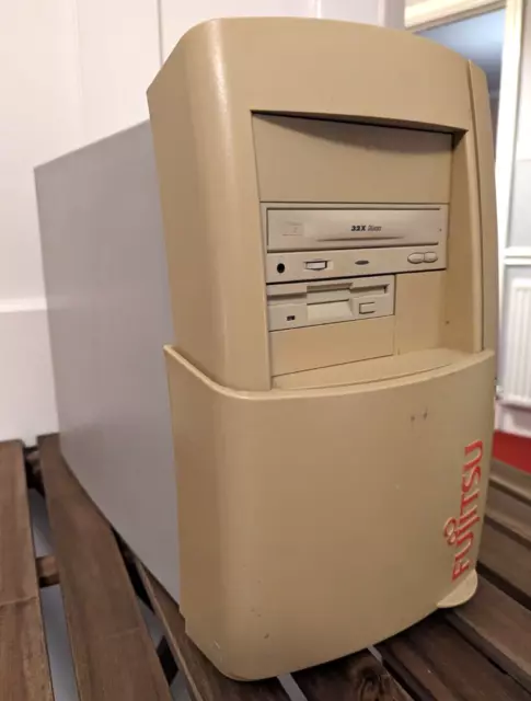 Torre computer vintage Fujitsu Myrica - Power Up - Non testato Torre computer vintage Fujitsu Myrica - Power Up - Non testato