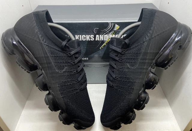 Vapormax triple on sale black 3.0