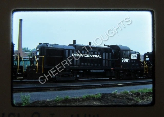 Original '76 Kodachrome Slide PC Penn Central 9981 RS3M        38V18