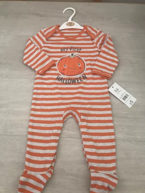 BNWT Baby Unisex Boy Girl Halloween Pumpkin  Sleepsuit Aged 3-6 Months Bw36