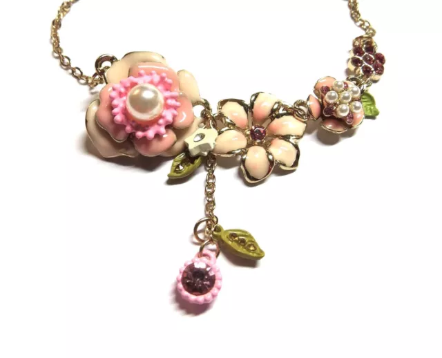 Necklace - Pretty Flowers Enamelled & Set With Pearls & Rhinestones.......cg0220