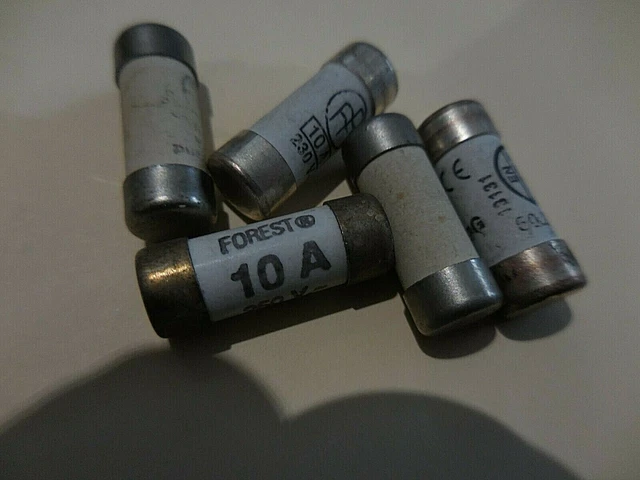 LOT 5 FUSIBLES CARTOUCHE 10 A,230V,(8,37X22,48)13131,NORME CE/NF,ex stock neuf