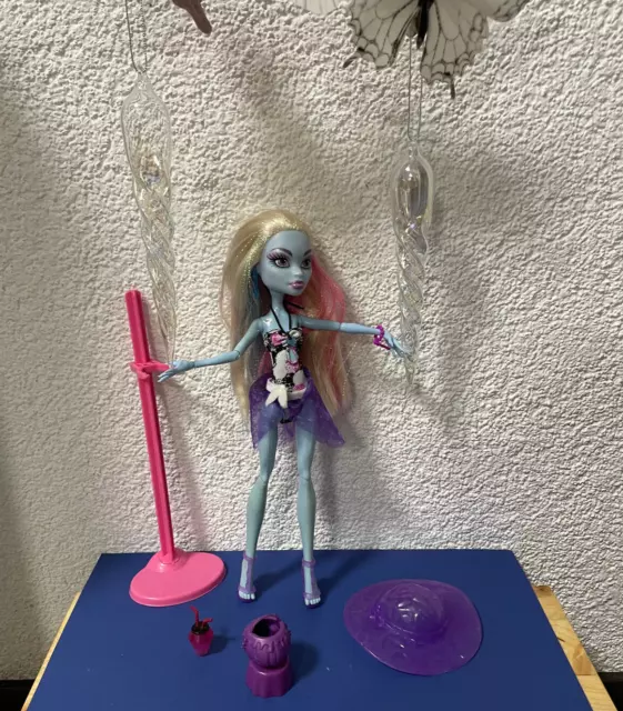 Mattel Monster High Doll / Puppe / Abbey : Beach Skull Shores No 7