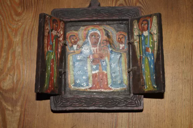 kleiner Hausaltar, Maria mit Jesuskind, Engel in Seitenflügeln