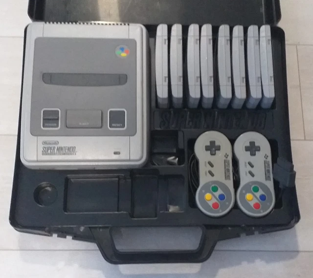 super nintendo 1992 fonctionellle  avec 2 manettes adaptateur secteur  8 jeux