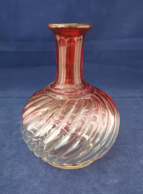 Ancienne carafe en cristal de Baccarat modèle Bambou Torse Rouge