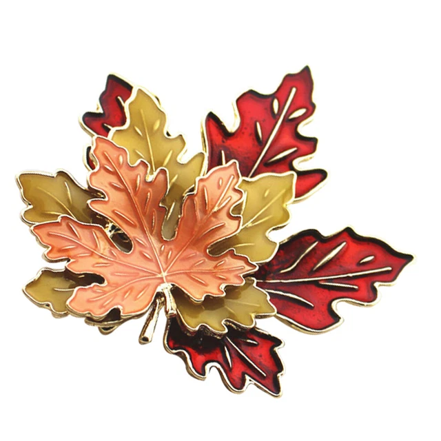 broche feuille main image 1