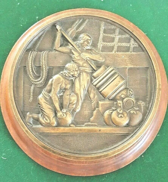 Plaque Ou Badge 'Tape De Bouche Triton' - Marine Française, Bâtiment D'expérimentation - Insigne Militaire